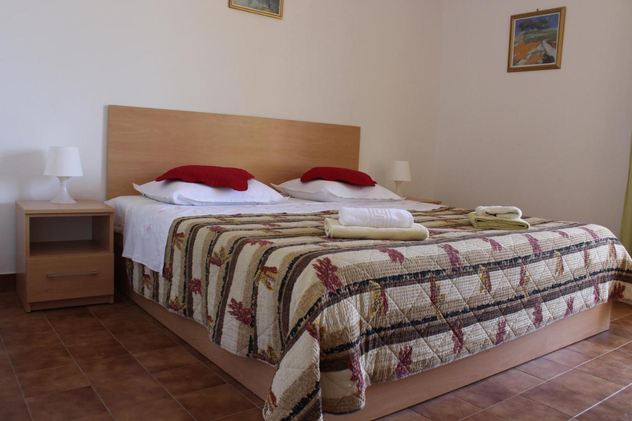 Seaside Secluded Apartments Zavala, Hvar - 15357 Jelsa  Bagian luar foto